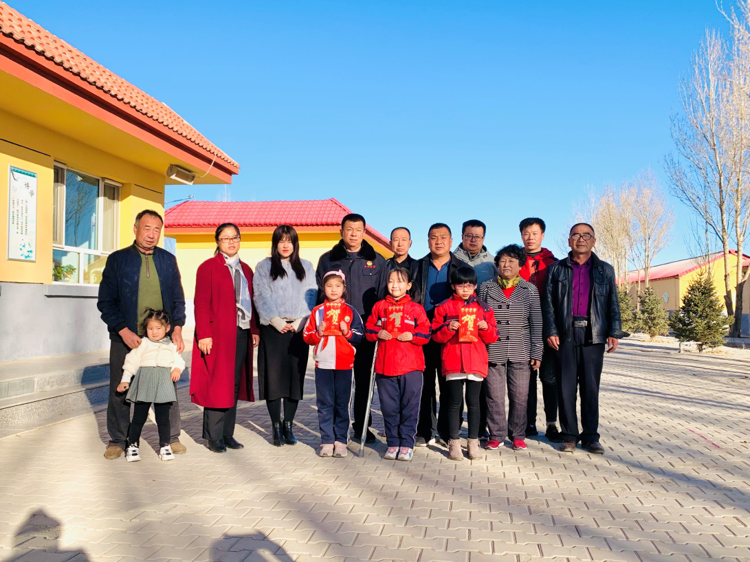 企业进校园，温情暖童心