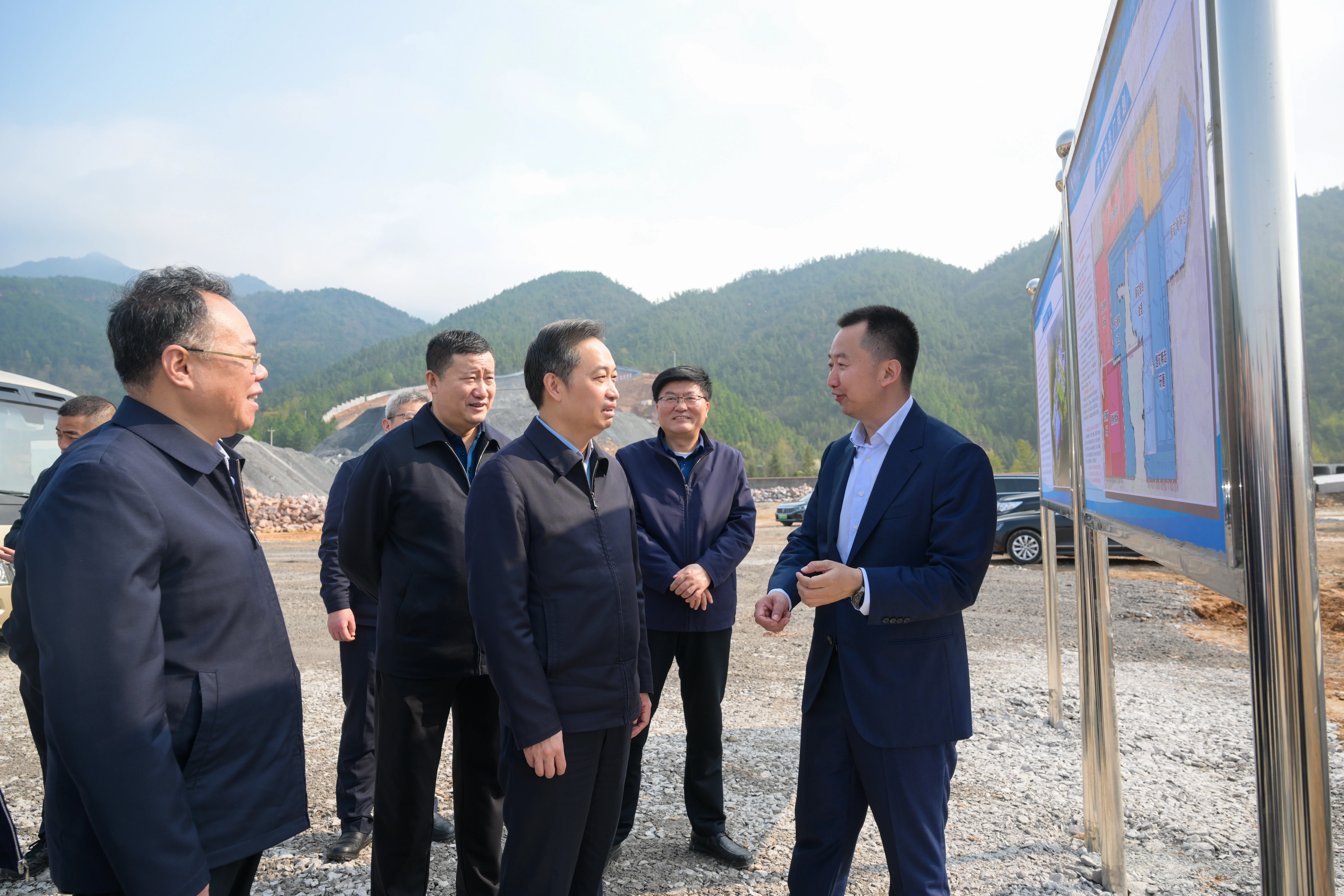 加快项目进度，加快全产业链升级 ——郴州市委书记吴巨培调研湖南w66利来赫项目建设情况